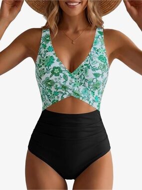 NWOT Women’s one piece swimsuit